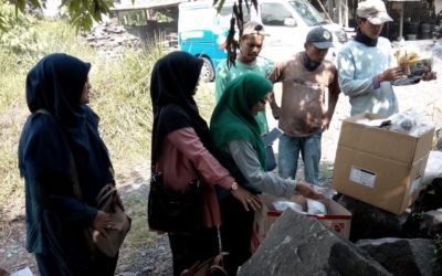 UMMagelang Beri APD Bagi Pemahat Batu