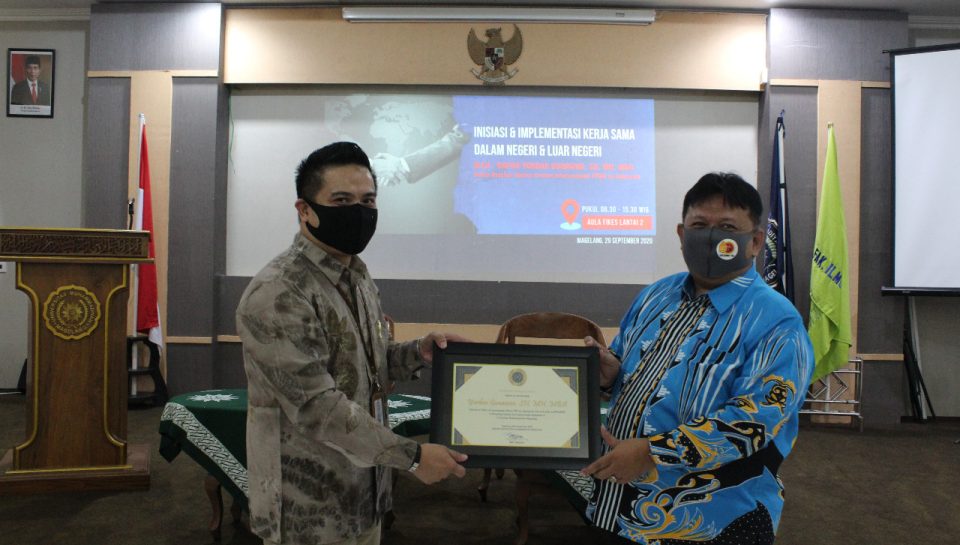 Rektor bersama pemateri