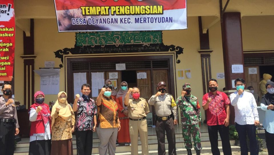 Rektor bersama jajarannya