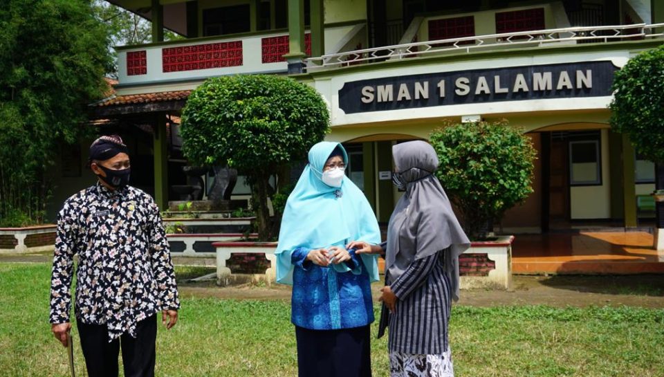 Rektor berbincang dengan guru pengampunya 3