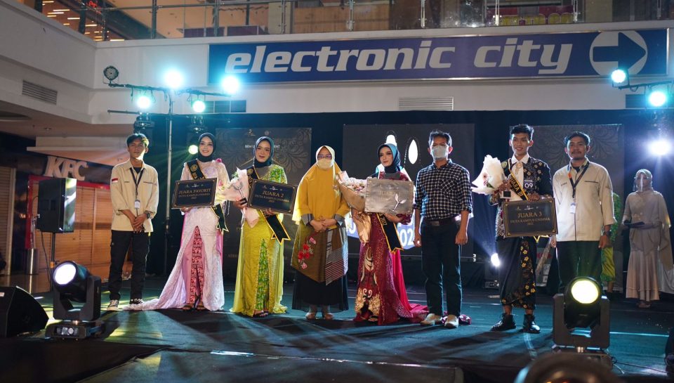 Rektor bersama juara 123 dan juara favorit