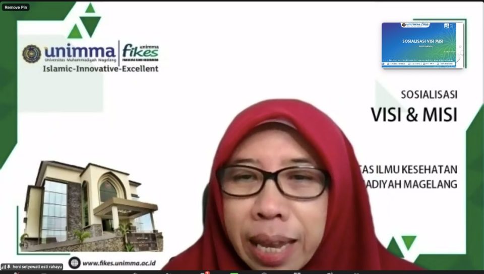 Dekan Fikes menyampaikan paparannya