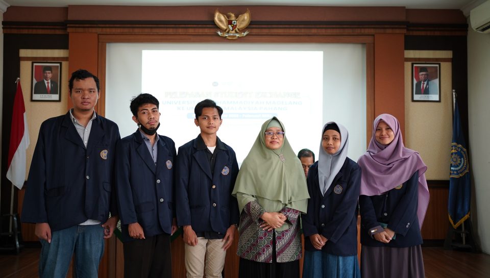 Rektor bersama mahasiswa student exchange