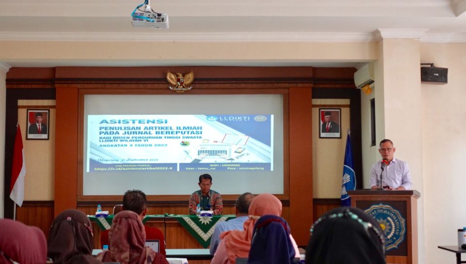 Kabag TU LLDIKTI memberikan sambutan