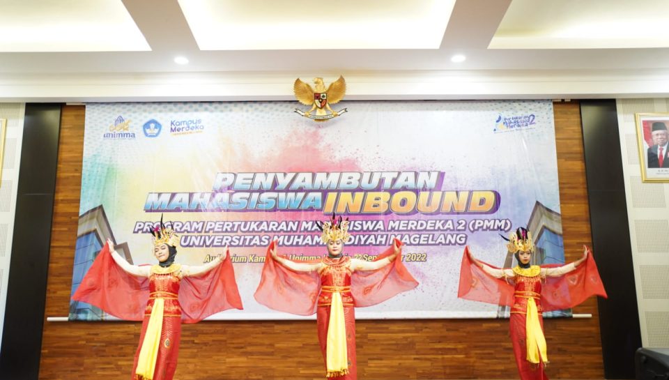 Tari Merak dalam penyambutan mahsiswa inbound