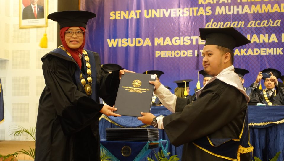 Wisudawan terbaik UNIMMA