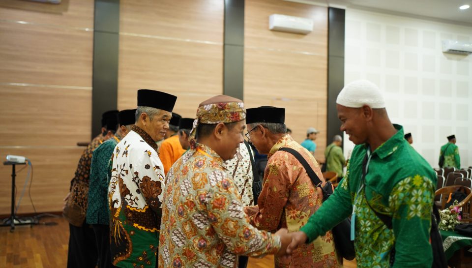 Ketua PDM Kabupaten Periode Muktamar ke-48 Muhammad Nasirudin (Kiri) dengan Drs. H. Jumari (Kanan)