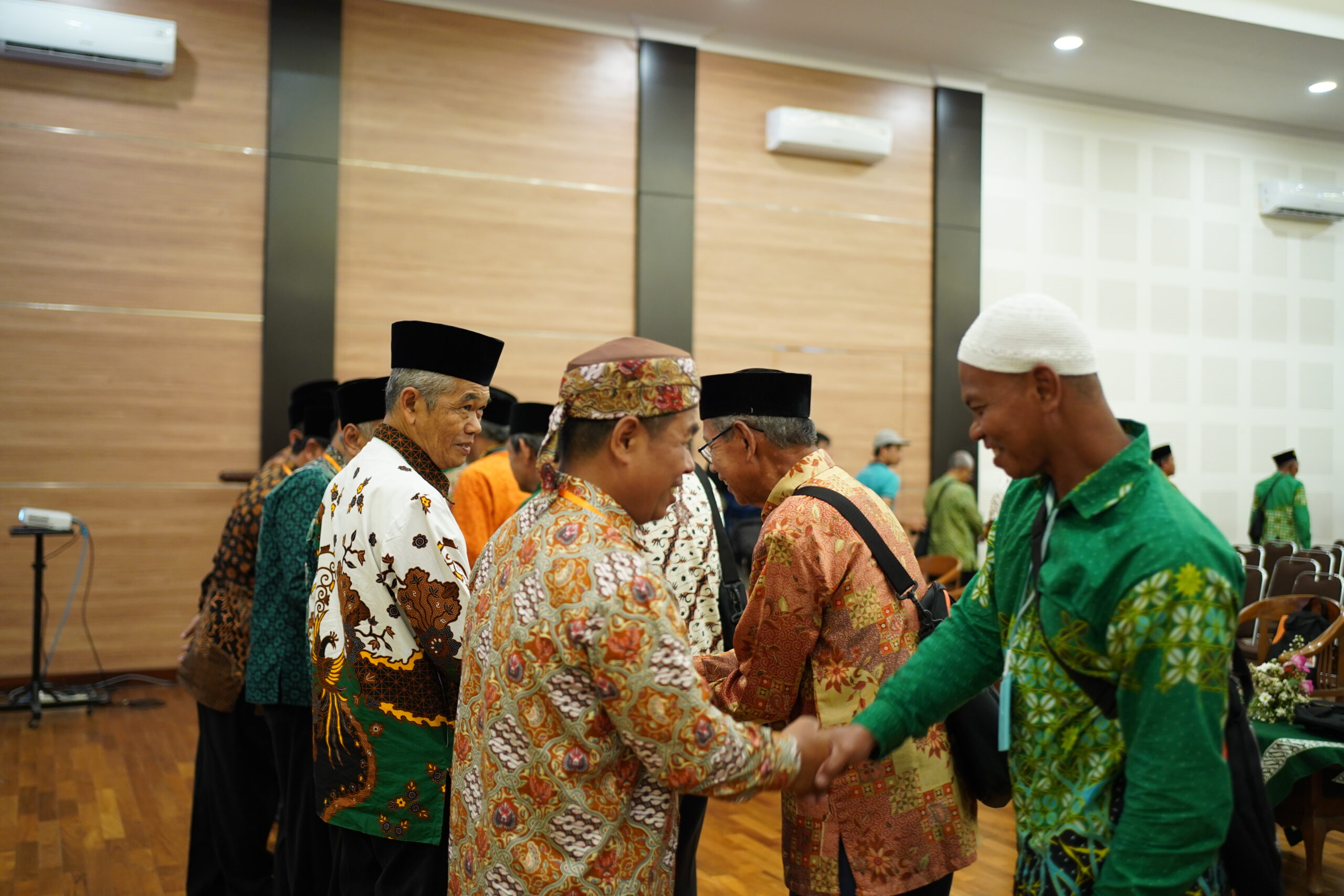 Ketua PDM Kabupaten Periode Muktamar ke-48 Muhammad Nasirudin (Kiri) dengan Drs. H. Jumari (Kanan)
