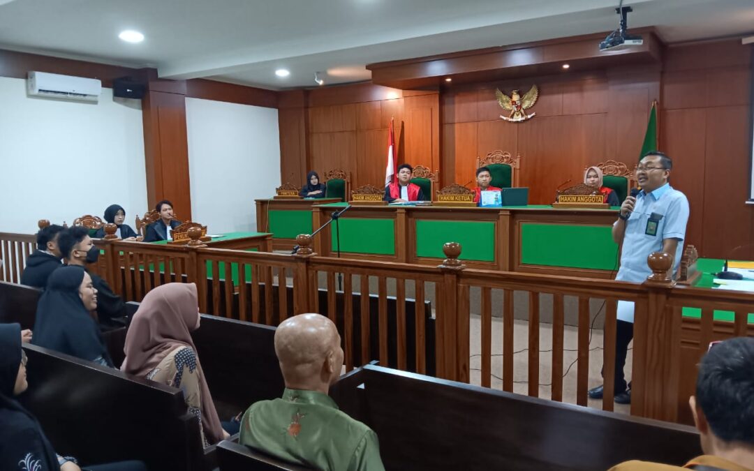 Hakim PN Mungkid Berikan Review Praktik Persidangan Mahasiswa FH UNIMMA