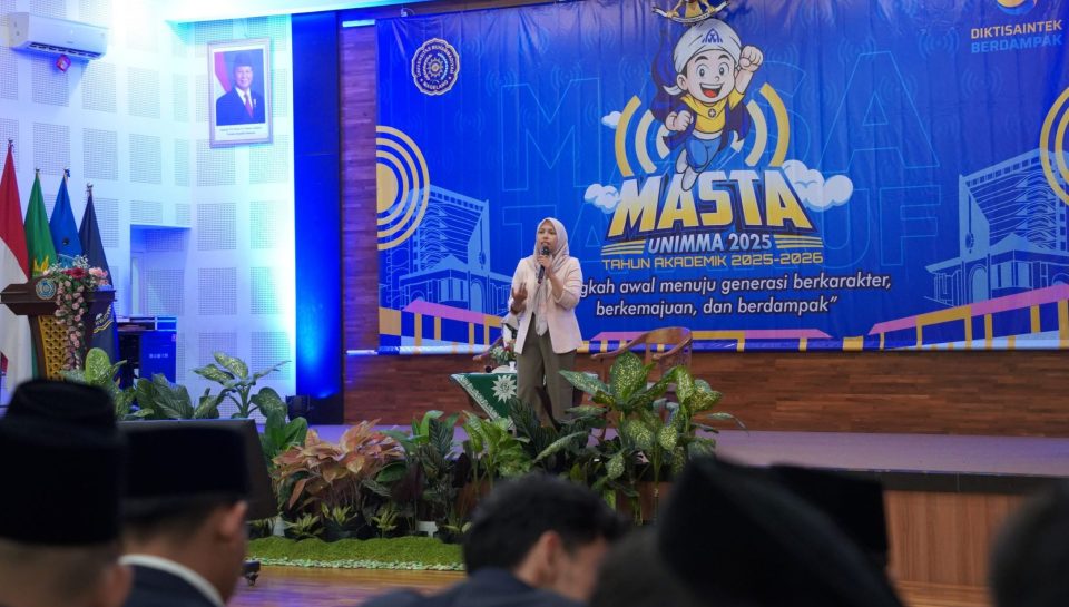 Rayinda UNIMMA memaparkan materi (1)