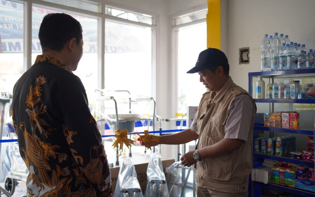 Apotek UNIMMA Medika Genap 2 Tahun, Perkuat Layanan dengan Penyediaan Alat Bantu Jalan