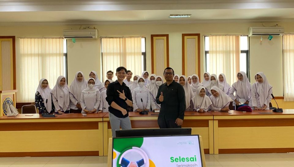 mahasiswa Farmasi UNIMMA dalam kuliah praktisi