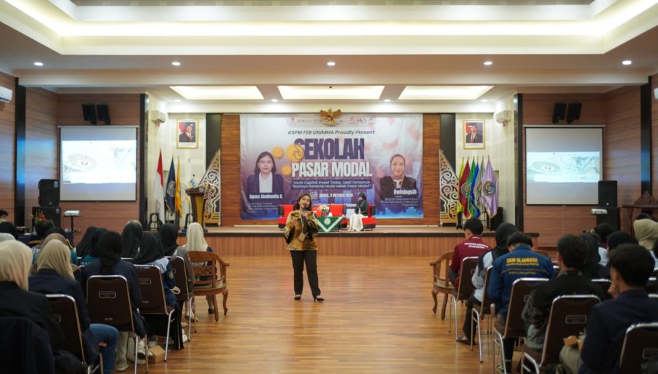 narasumber pertama dalam Seminar Pasar Modal UNIMMA