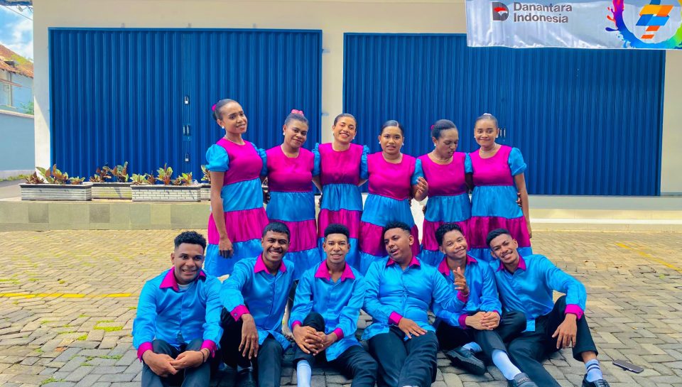 tim tari Yospan UNIMMA