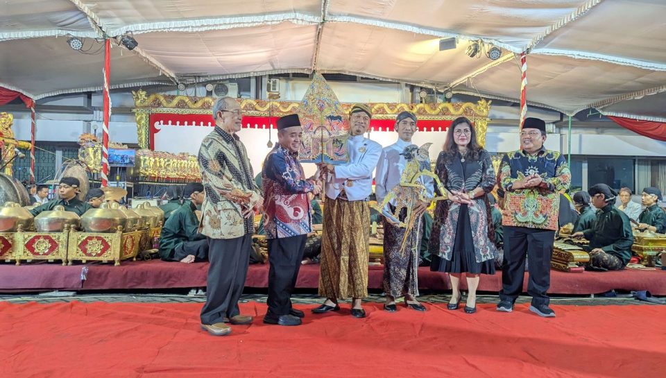 Ketua PWM Jateng Tafsir Muhammadiyah Tidak Menolak Budaya, Wayang Kulit Adalah Sarana Dakwah (UNIMMA)