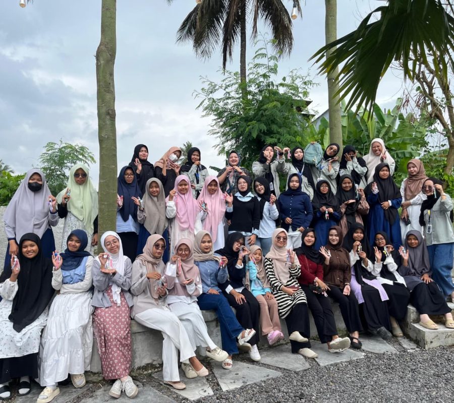 Mahasiswa Ilkom UNIMMA Implementasikan MICE lewat Pelatihan Seni Meronce