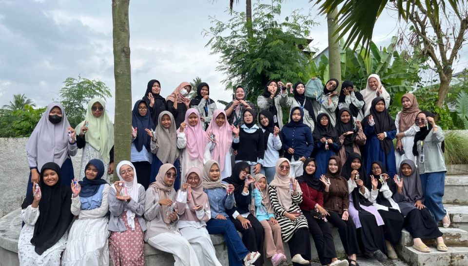 Mahasiswa Ilkom UNIMMA Implementasikan MICE lewat Pelatihan Seni Meronce