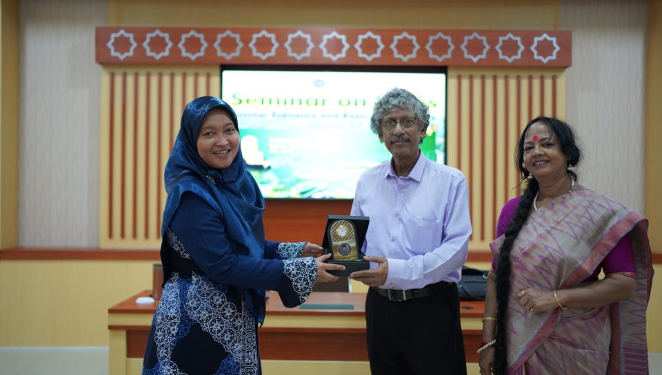 Prof Yun UNIMMA bersama Prof GHosh ISWMAW