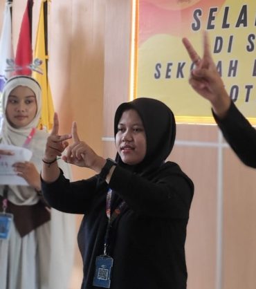 Bangun Komunikasi Setara, UKM FORDA UNIMMA Bekali Volunteer di SLB Negeri Kota Magelang