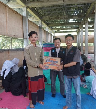 Mahasiswa UNIMMA Salurkan Kepedulian Sosial Lewat Kunjungan ke Ponpes Pandan Wangi