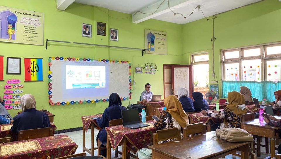UNIMMA Perluas Kontribusi bagi Lingkungan melalui Pendampingan Sekolah Calon Adiwiyata
