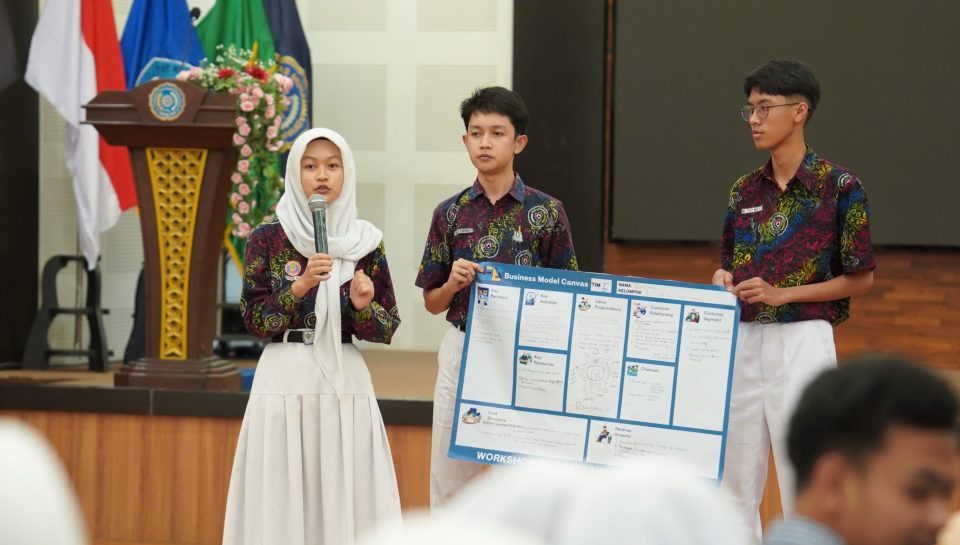 Dari Ide Menjadi Strategi, FEB UNIMMA Gelar Workshop dan Lomba BMC 2026