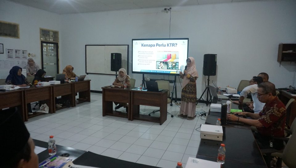 MTCC UNIMMA Dorong Kampung Proklim Kota Magelang Menjadi Kampung Sehat Tanpa Asap Rokok MTCC UNIMMA Dorong Kampung Proklim Kota Magelang Menjadi Kampung Sehat Tanpa Asap Rokok