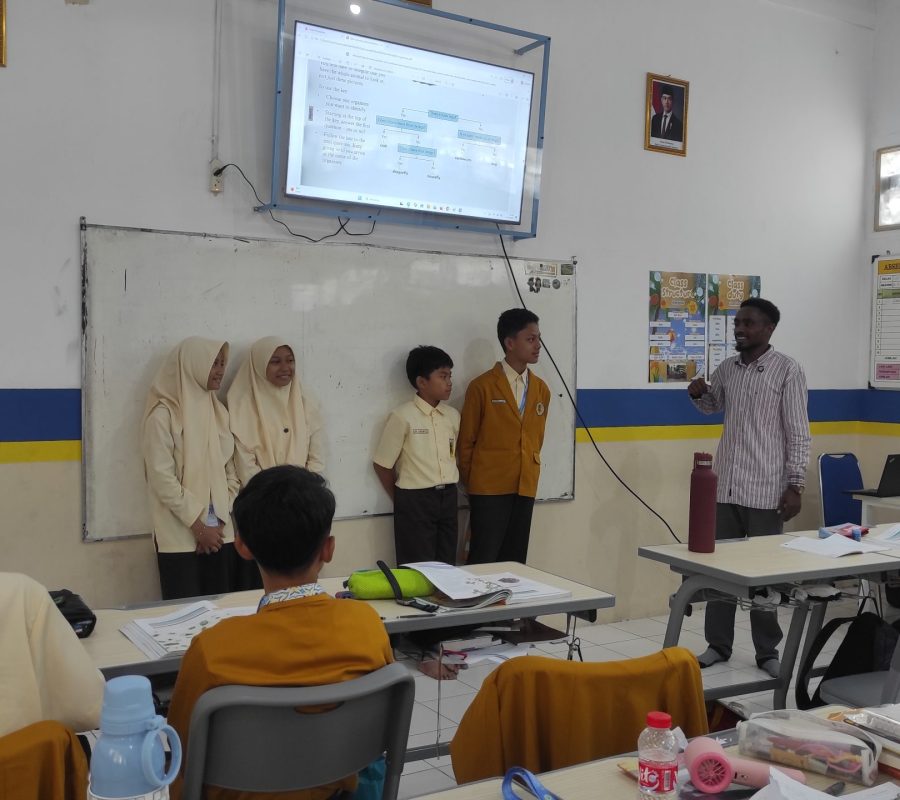 Mahasiswa Internasional UNIMMA Berbagi Pengalaman di SMP Mutual Magelang