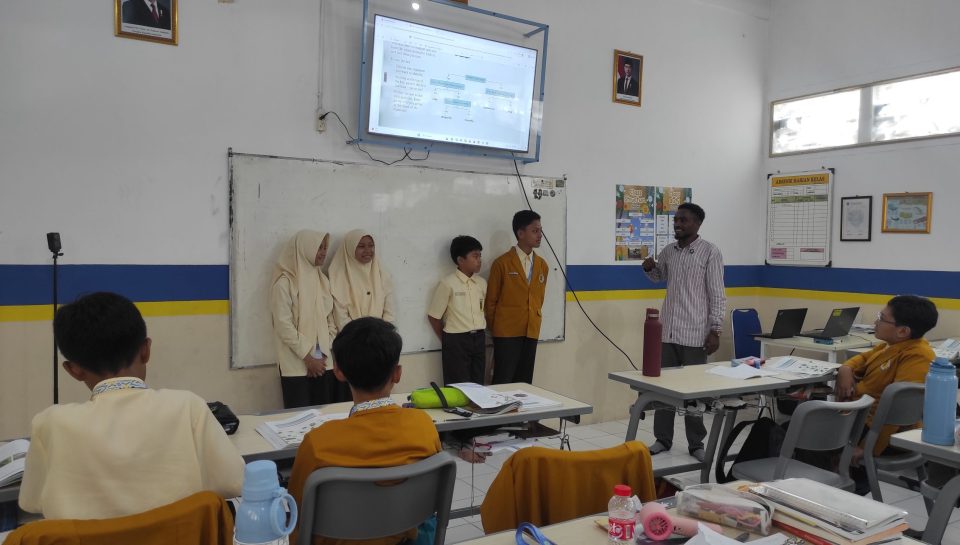Mahasiswa Internasional UNIMMA Berbagi Pengalaman di SMP Mutual Magelang Mahasiswa Internasional UNIMMA Berbagi Pengalaman di SMP Mutual Magelang